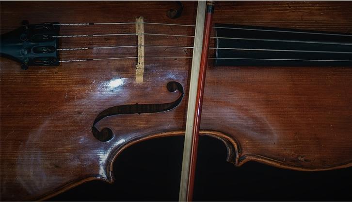 Cordas: violinos, viola e celo